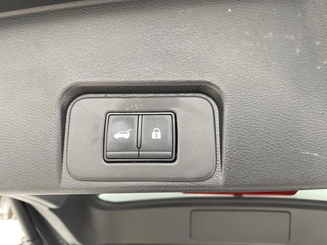 Used 2025 Nissan Rogue SL image 16