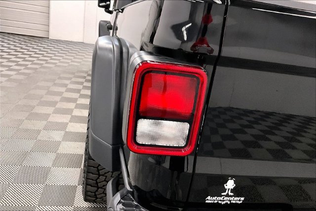 Used 2021 Jeep Gladiator Rubicon w/ Cold Weather Group AWD/4WD image 32