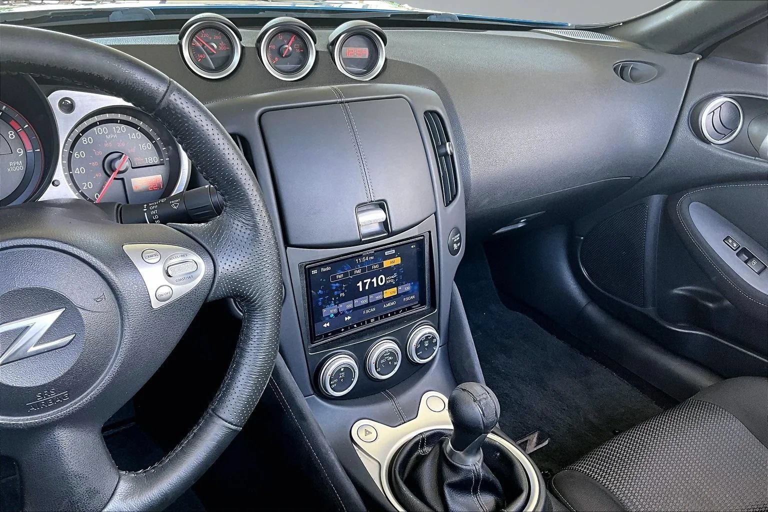 Used 2010 Nissan 370Z Roadster RWD image 9