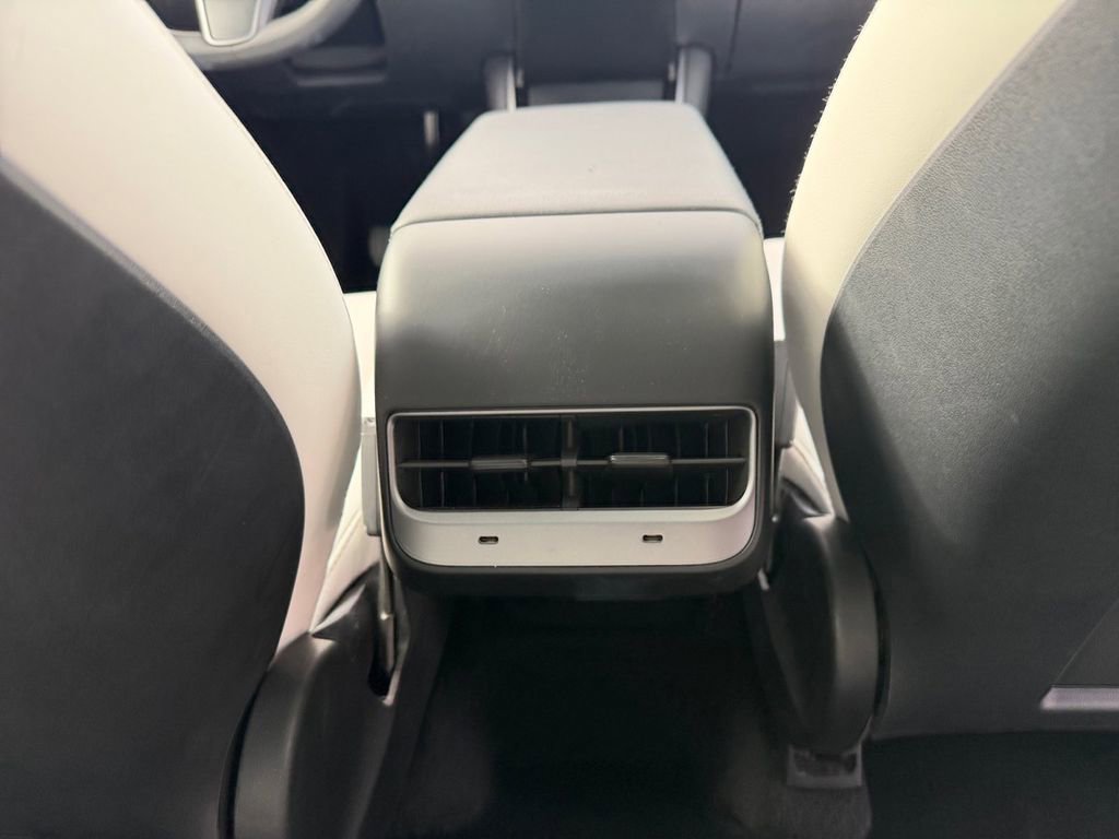 Used 2020 Tesla Model Y Long Range image 28