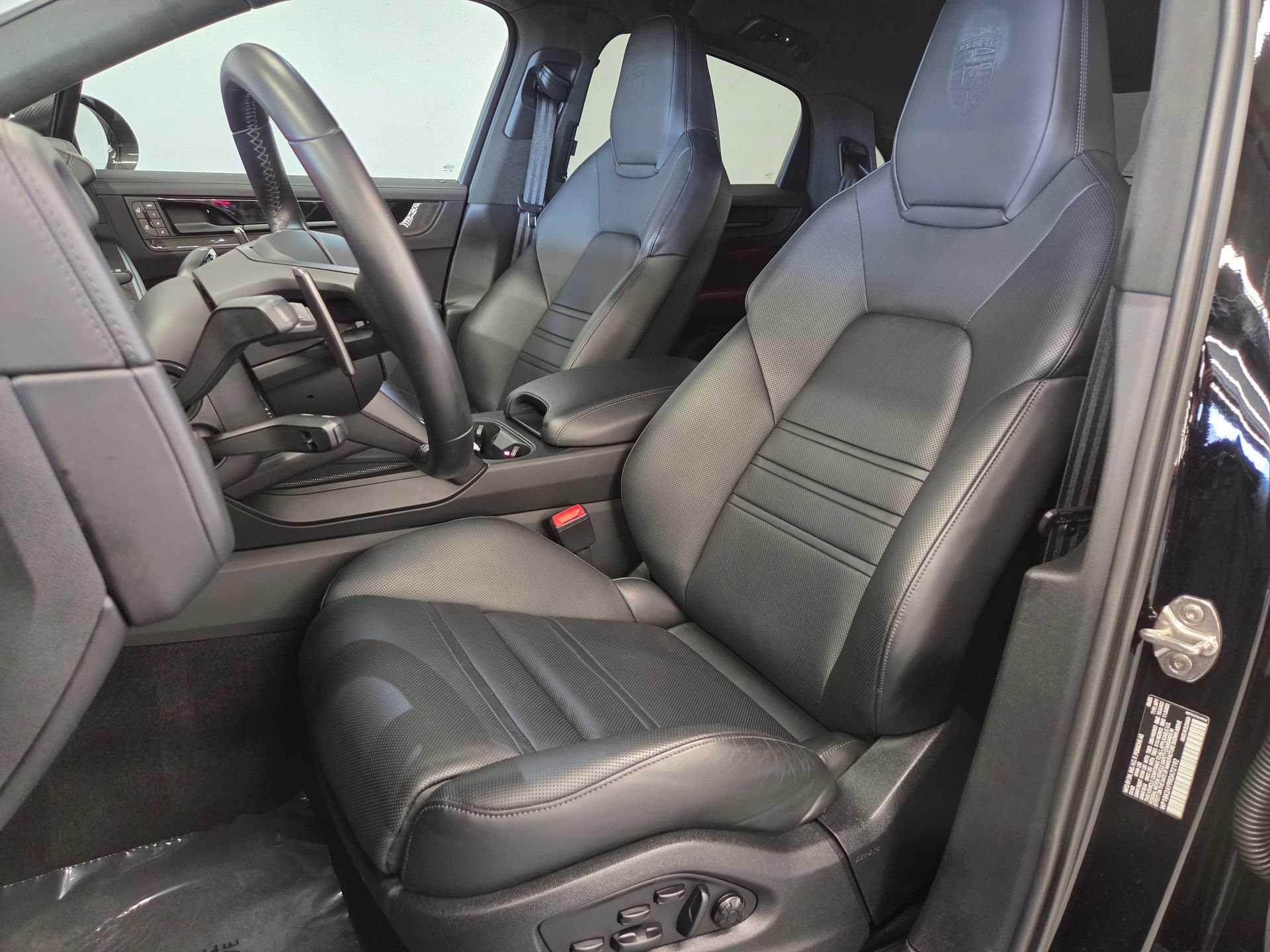 Certified 2024 Porsche Cayenne Turbo GT AWD/4WD image 5