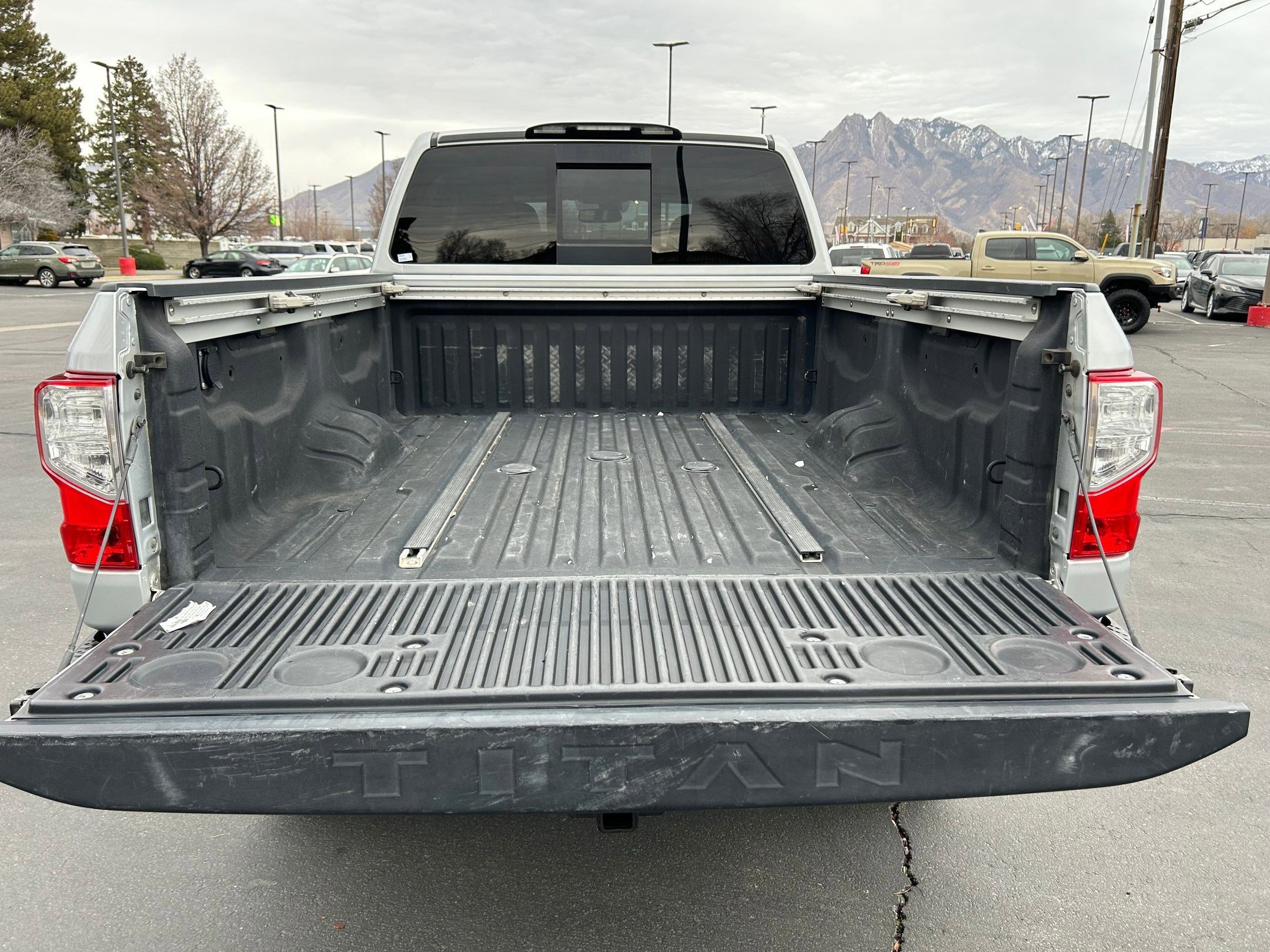Used 2017 Nissan Titan SL image 24