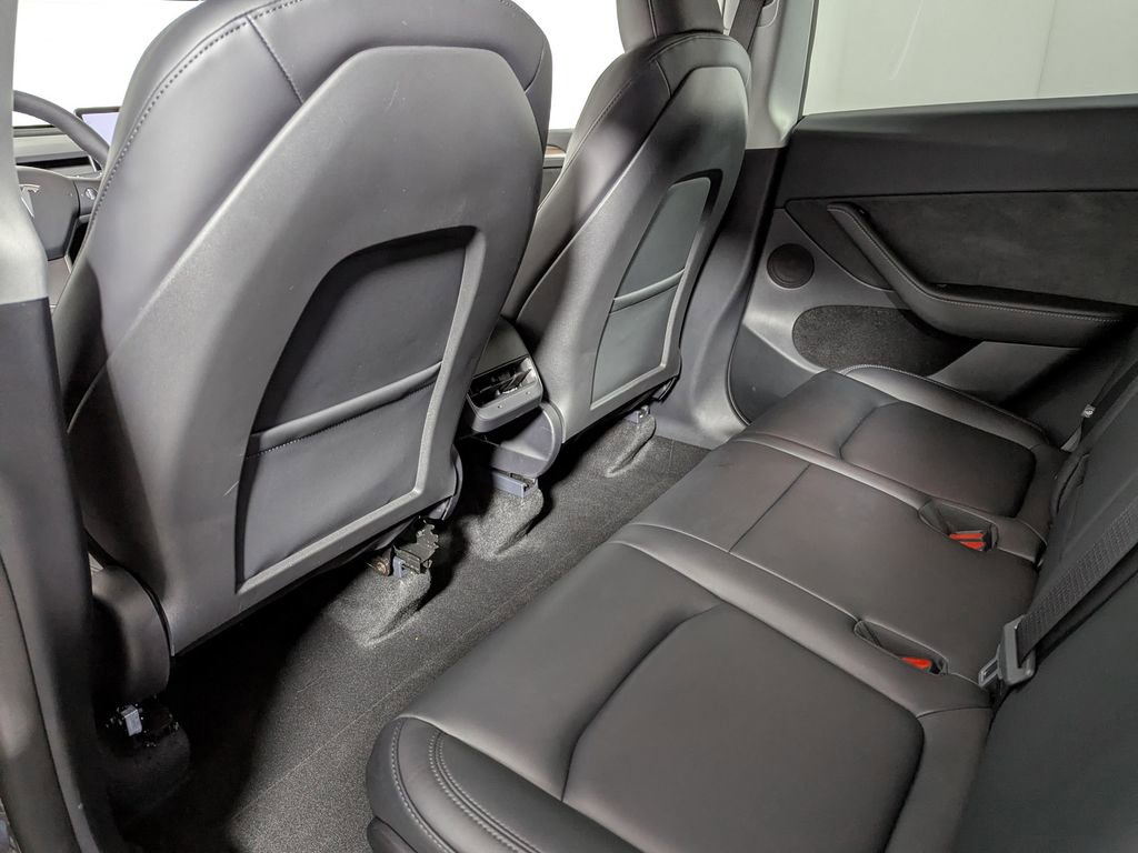 Used 2025 Tesla Model Y Long Range image 39