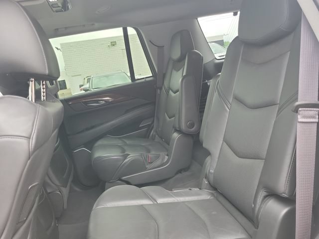 Used 2015 Cadillac Escalade Luxury AWD/4WD image 35
