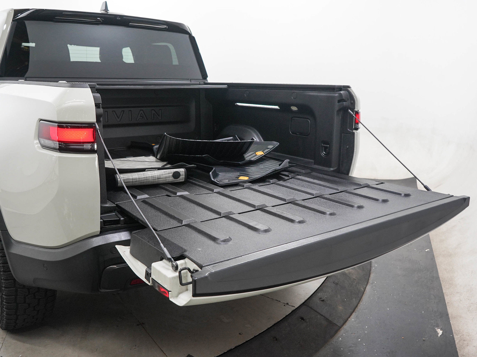 Used 2025 Rivian R1T Adventure Tri AWD/4WD image 9