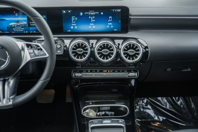 Used 2025 Mercedes-Benz CLA 250 4MATIC image 23