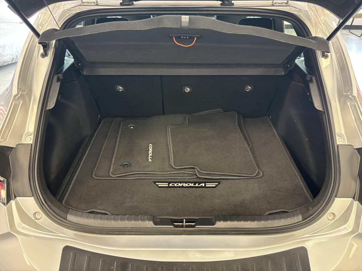 Used 2019 Toyota Corolla SE w/ Carpet Mat Package FWD image 13