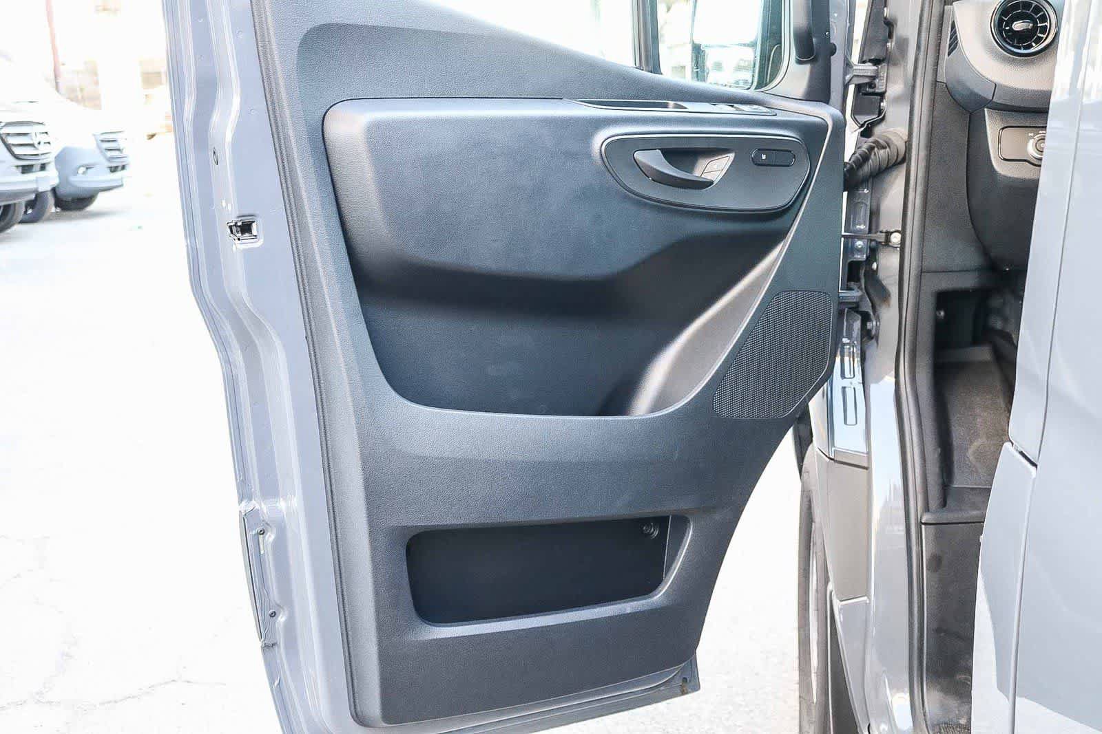 Used 2024 Mercedes-Benz Sprinter 2500 image 20