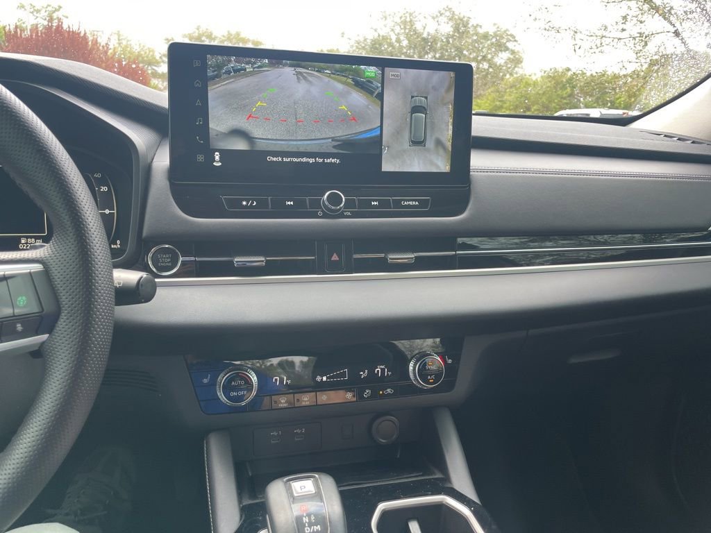 Used 2025 Mitsubishi Outlander SE image 11