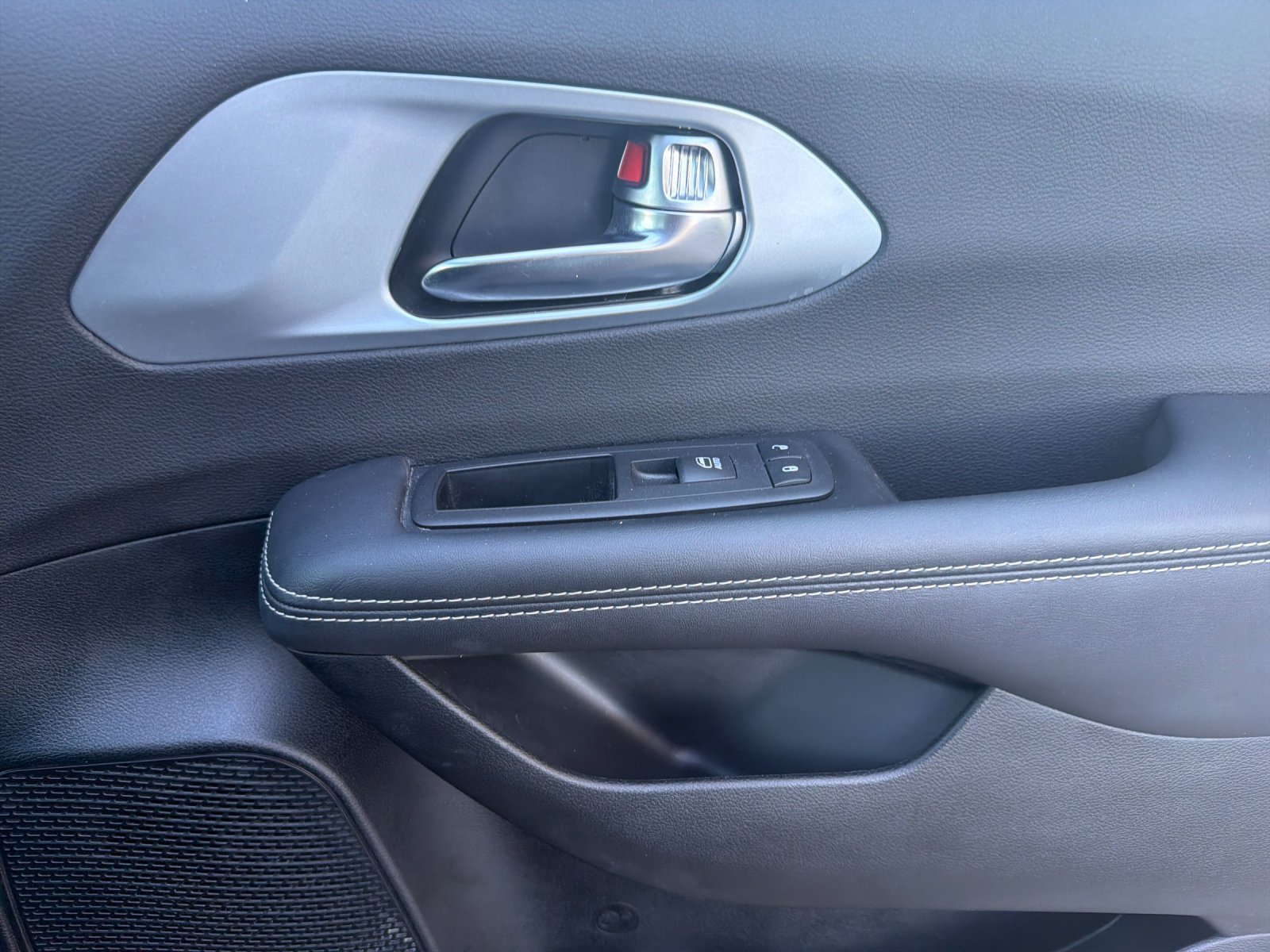 Used 2026 Chrysler Pacifica Limited FWD image 20