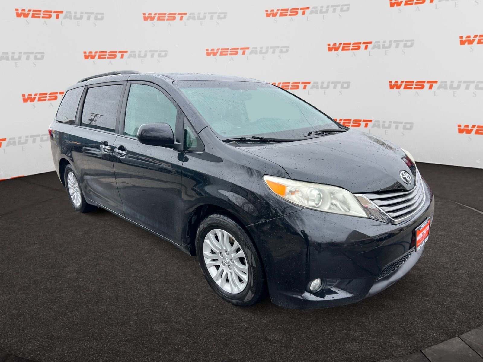 Used 2017 Toyota Sienna XLE image 7