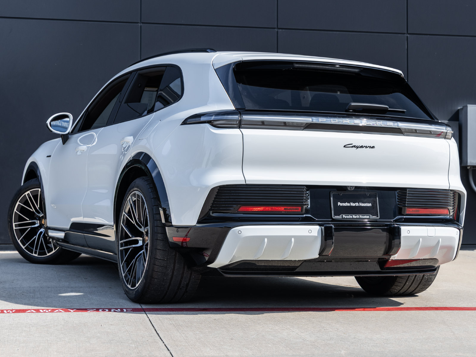 Used 2026 Porsche Cayenne Electric AWD/4WD image 3