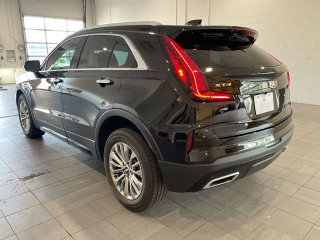 Used 2024 Cadillac XT4 Premium Luxury w/ Technology Package FWD image 3