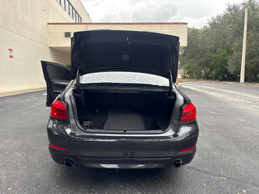 Used 2019 BMW 530e image 11