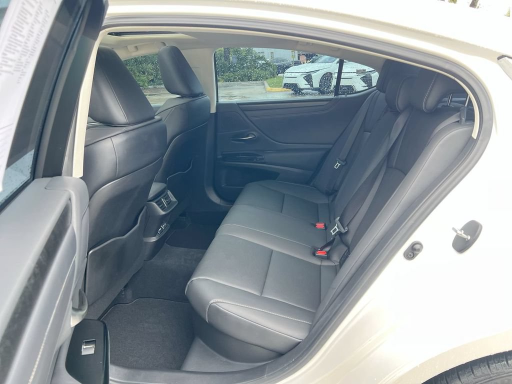Certified 2024 Lexus ES 300h w/ Premium Package FWD image 19