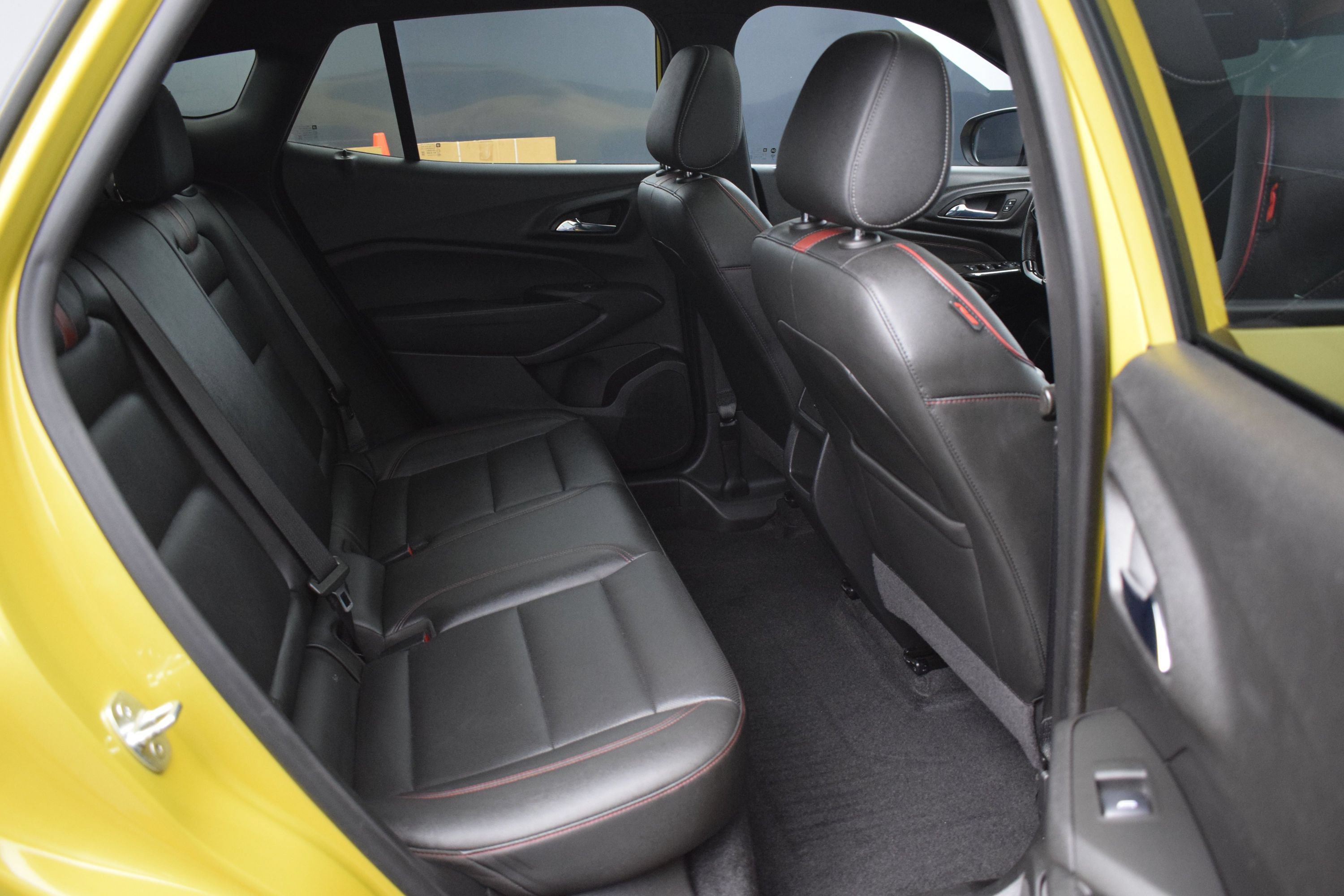 Used 2024 Chevrolet Trax RS w/ Sunroof Package FWD image 11