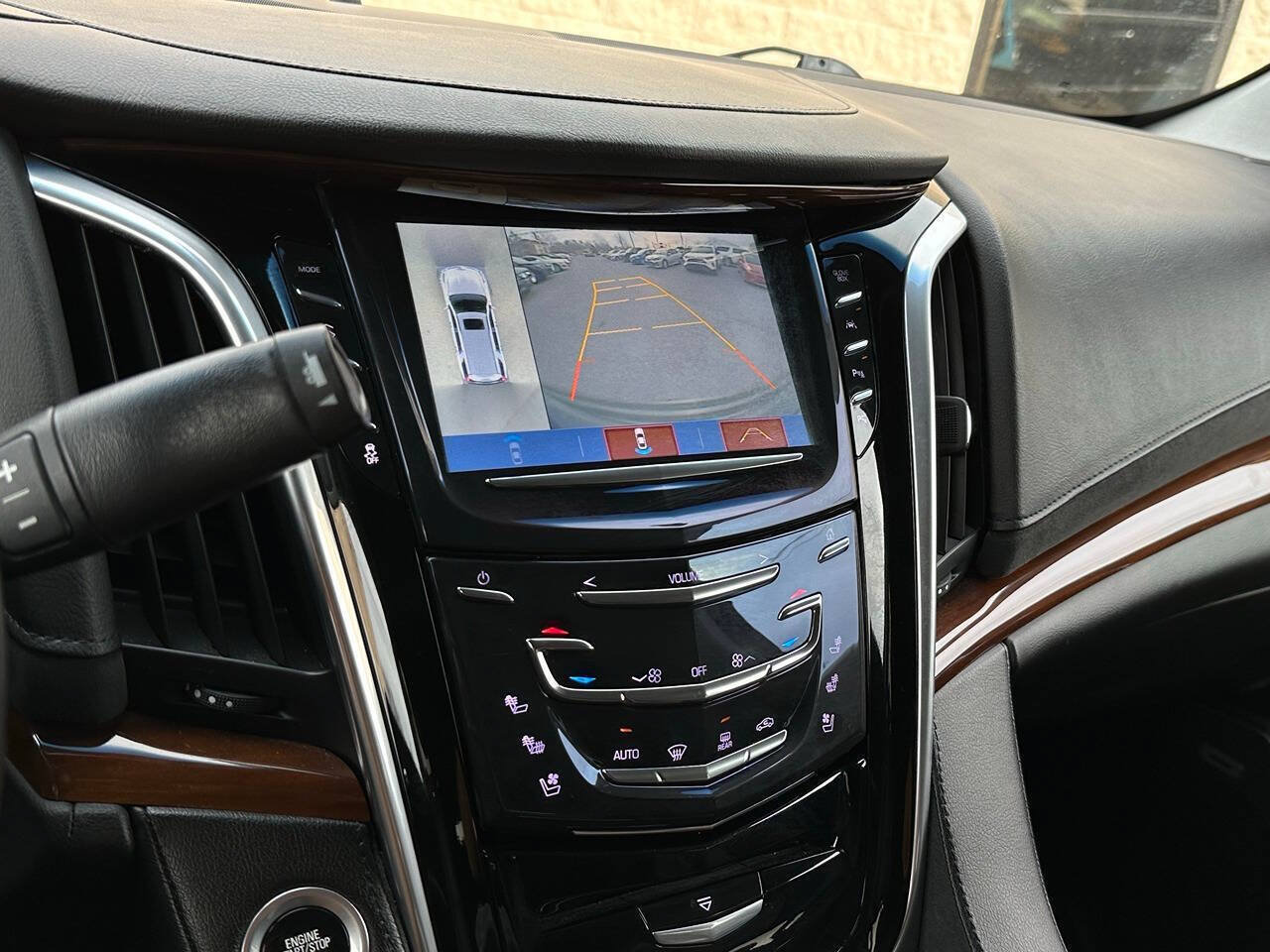 Used 2018 Cadillac Escalade ESV Premium Luxury AWD/4WD image 16