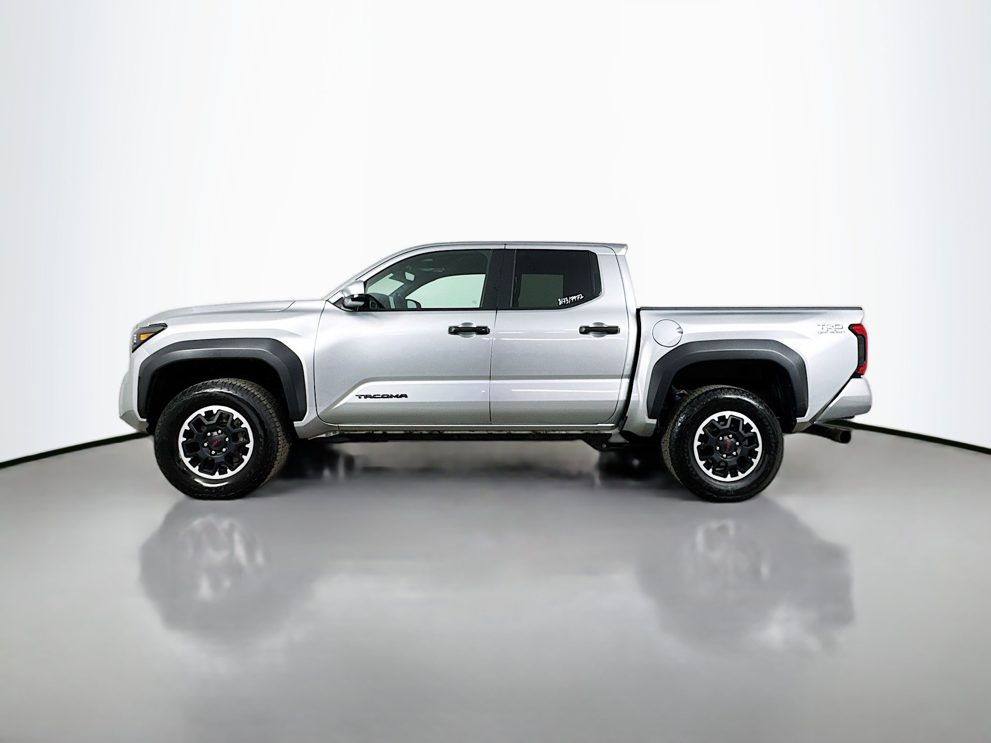 Certified 2025 Toyota Tacoma TRD Off-Road AWD/4WD image 4