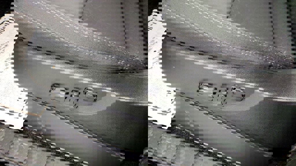 Used 2025 Nissan Frontier SV image 11