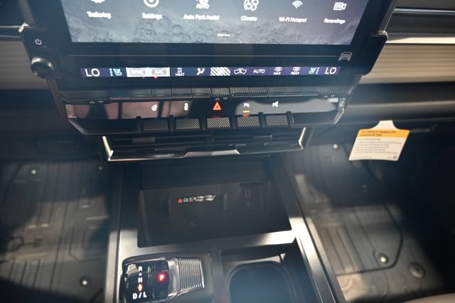 New 2026 GMC Hummer EV SUV w/ LPO, Dark Essentials Package AWD/4WD image 19