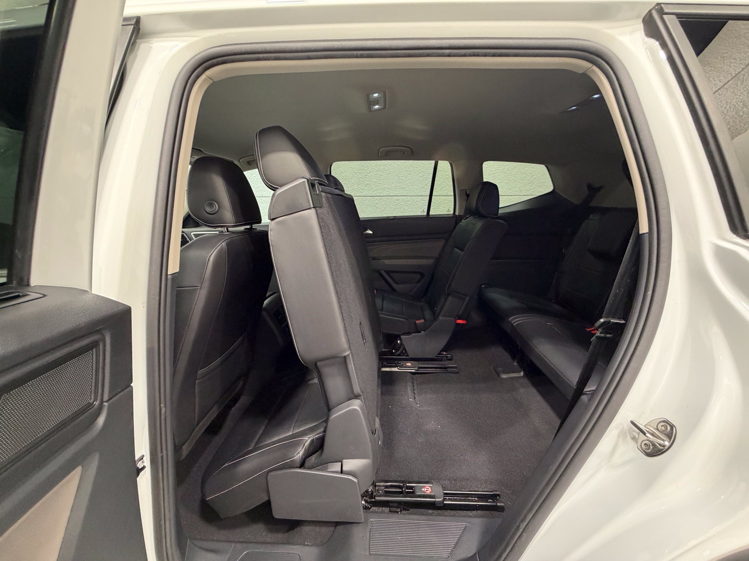 Certified 2023 Volkswagen Atlas SE w/ Black Wheel Package FWD image 24