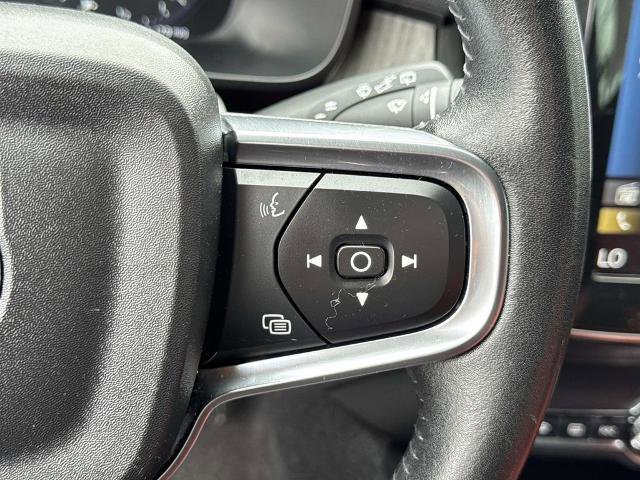 Used 2021 Volvo XC40 T4 Inscription FWD image 11