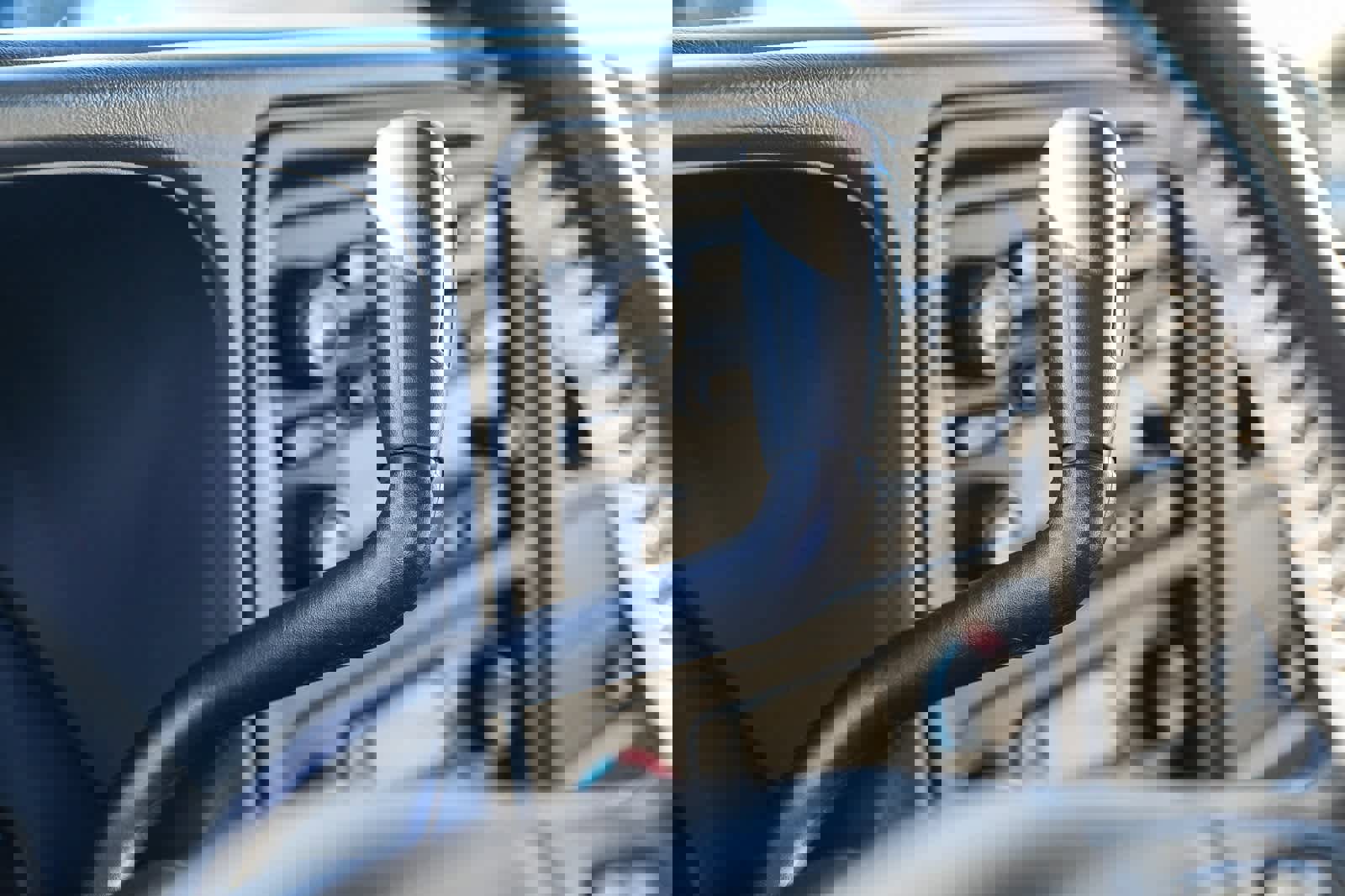 Used 2005 Chevrolet Avalanche Z71 w/ Sun And Sound Package image 17