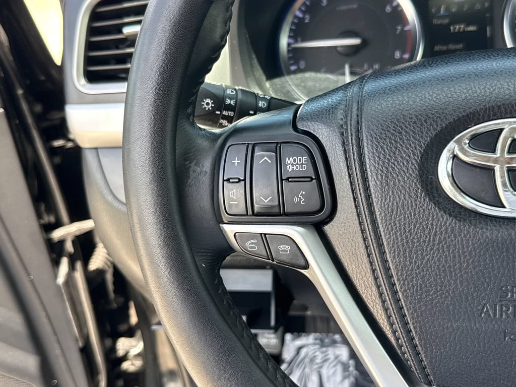 Used 2015 Toyota Highlander XLE FWD image 14
