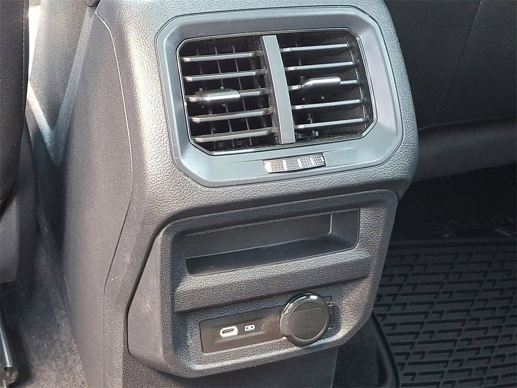 Used 2022 Volkswagen Tiguan SEL R-Line image 11