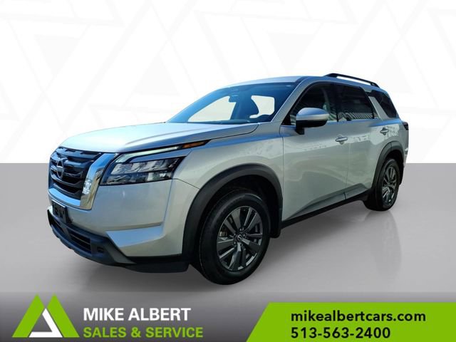 Used 2023 Nissan Pathfinder SV image 3