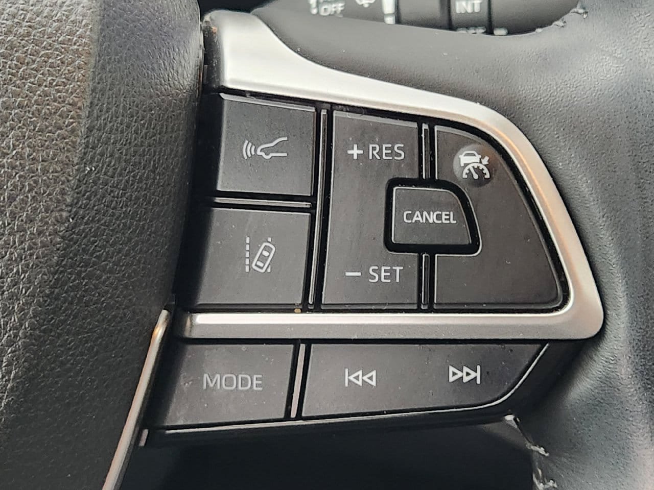 Used 2023 Toyota Highlander Limited AWD/4WD image 28
