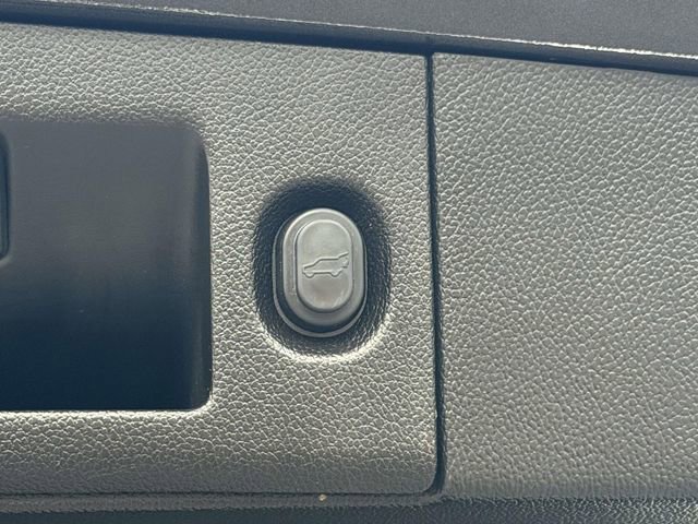 Used 2016 GMC Yukon Denali w/ Open Road Package AWD/4WD image 10