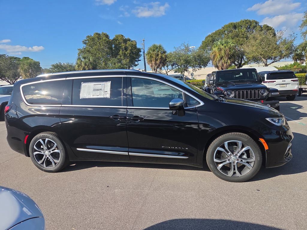 New 2026 Chrysler Pacifica Pinnacle w/ Trailer Tow Group FWD image 4