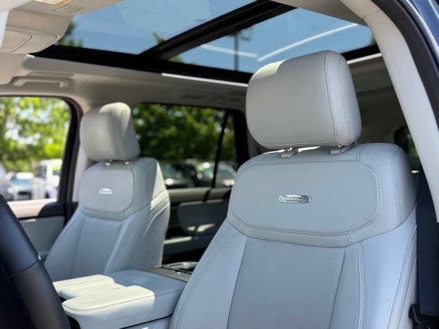 Used 2025 Ford Expedition Platinum w/ Driver's Package AWD/4WD image 20