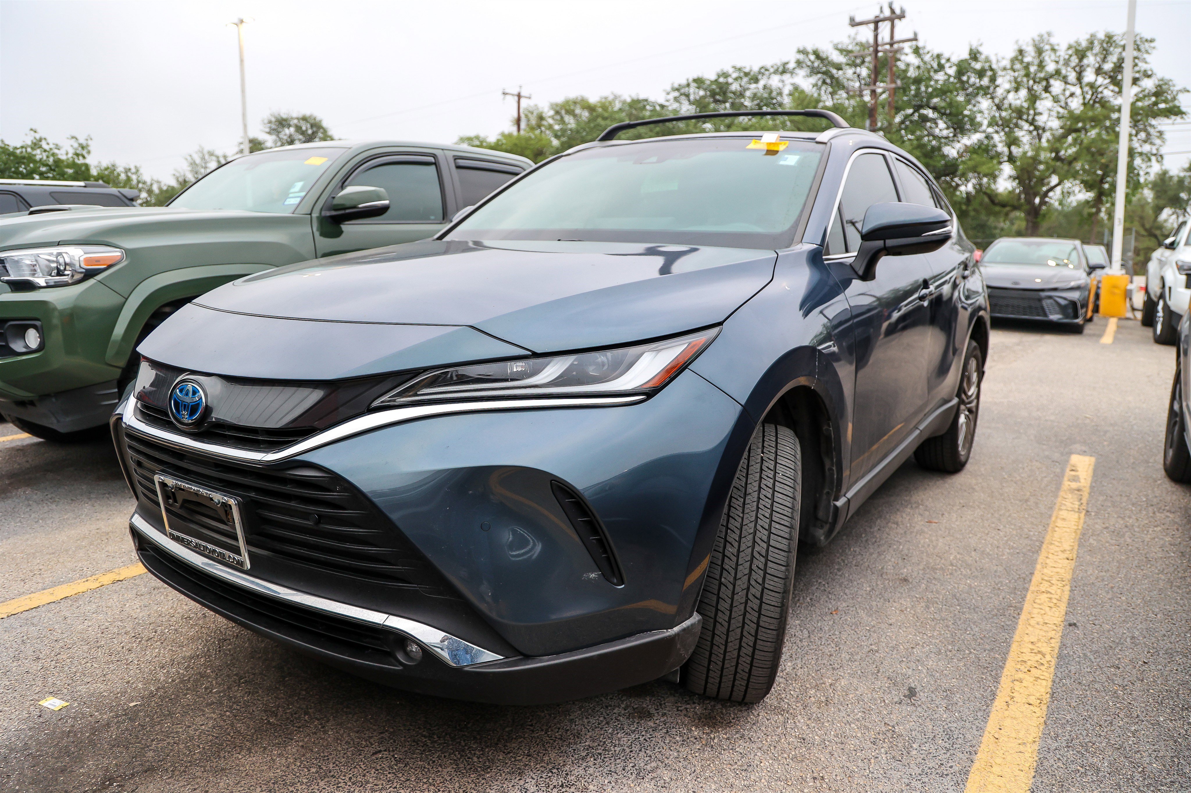 Used 2024 Toyota Venza XLE AWD/4WD image 1