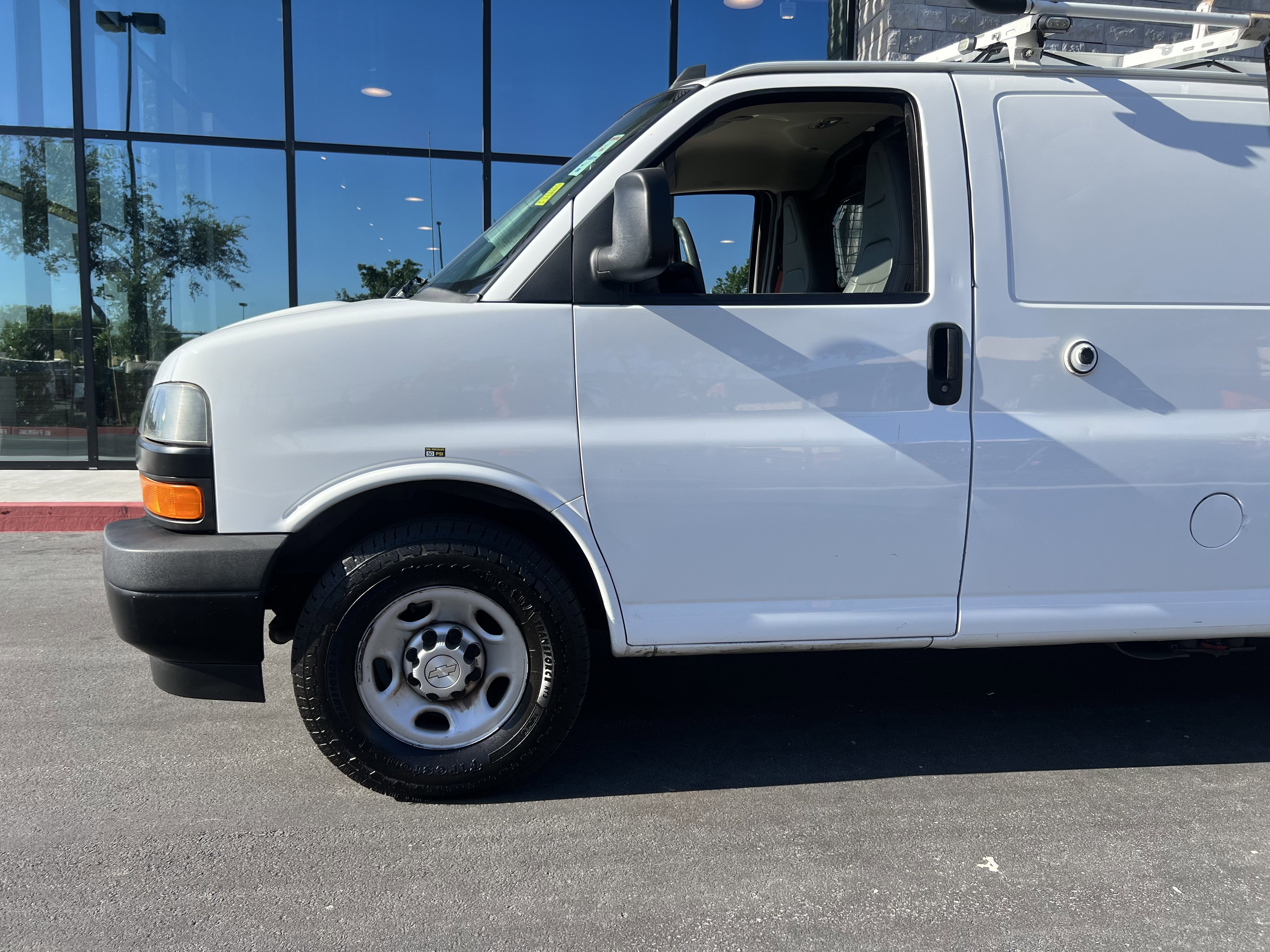 Used 2018 Chevrolet Express 2500 w/ Driver Convenience Package RWD image 17