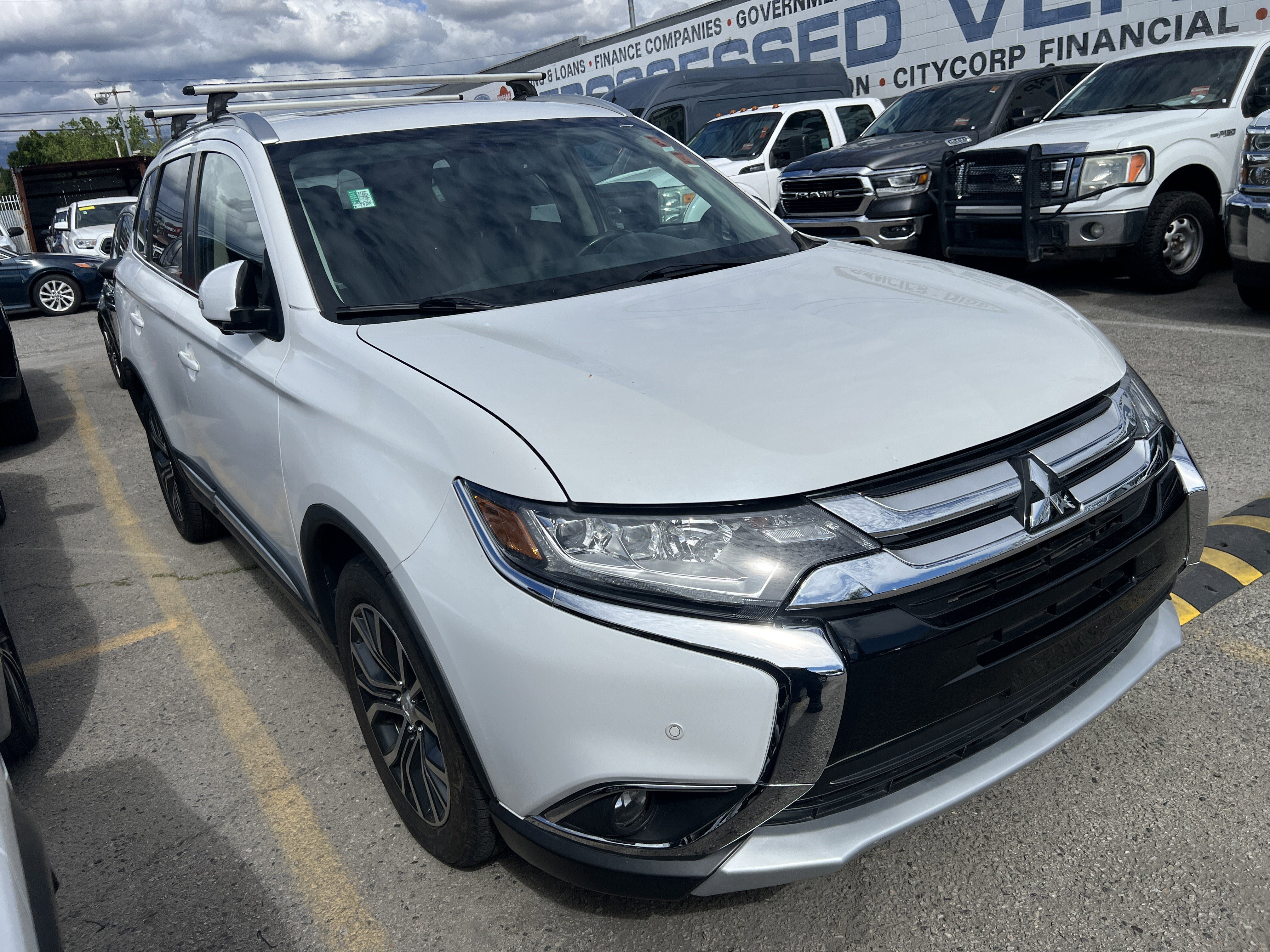 Used 2018 Mitsubishi Outlander SEL image 7