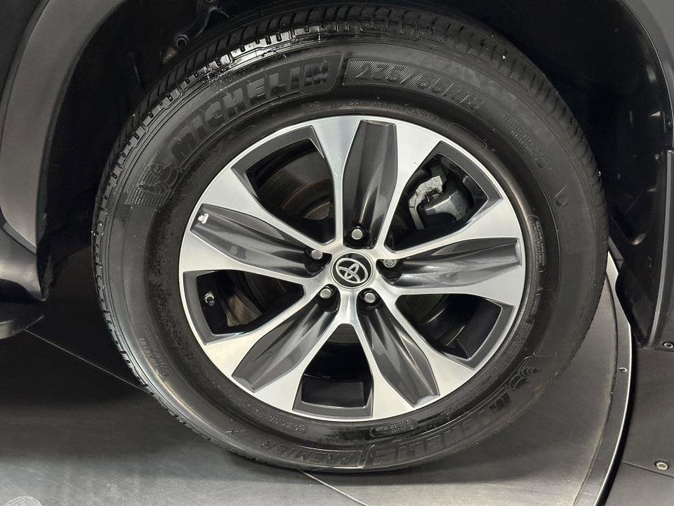 Certified 2022 Toyota Highlander XLE image 19