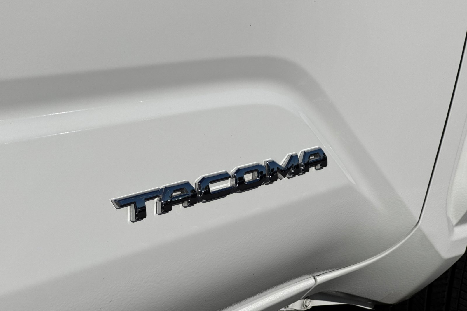Used 2025 Toyota Tacoma SR5 w/ SR5 Upgrade Package AWD/4WD image 14