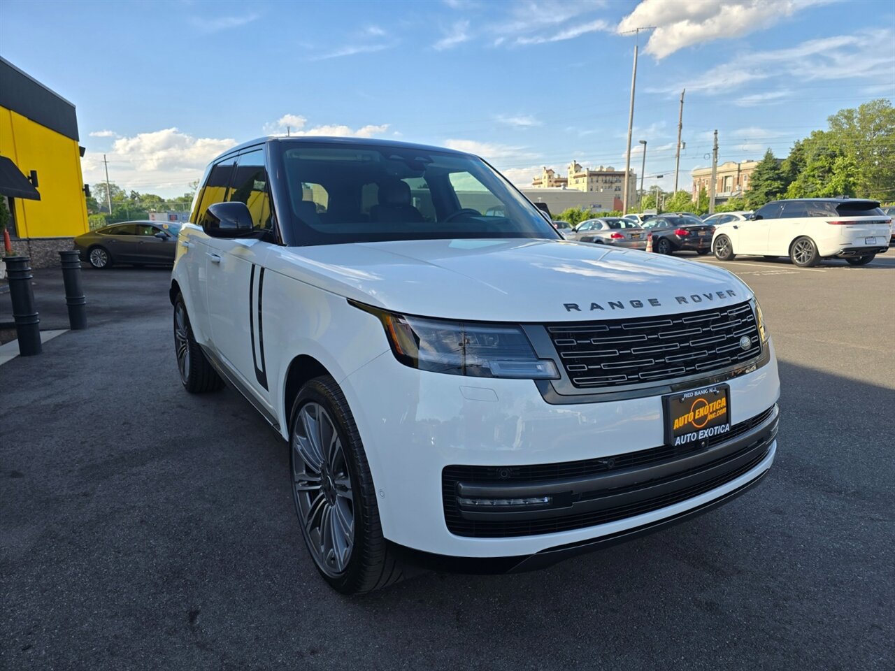 Used 2024 Land Rover Range Rover SE AWD/4WD image 4