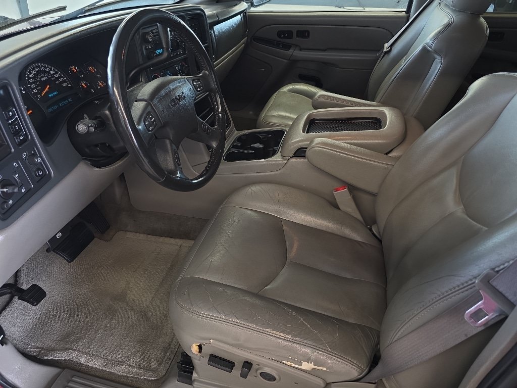 Used 2005 GMC Yukon XL SLT w/ SLT Preferred Equipment Group AWD/4WD image 13