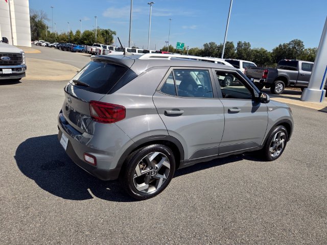 Used 2023 Hyundai Venue SEL w/ Cargo Package FWD image 11