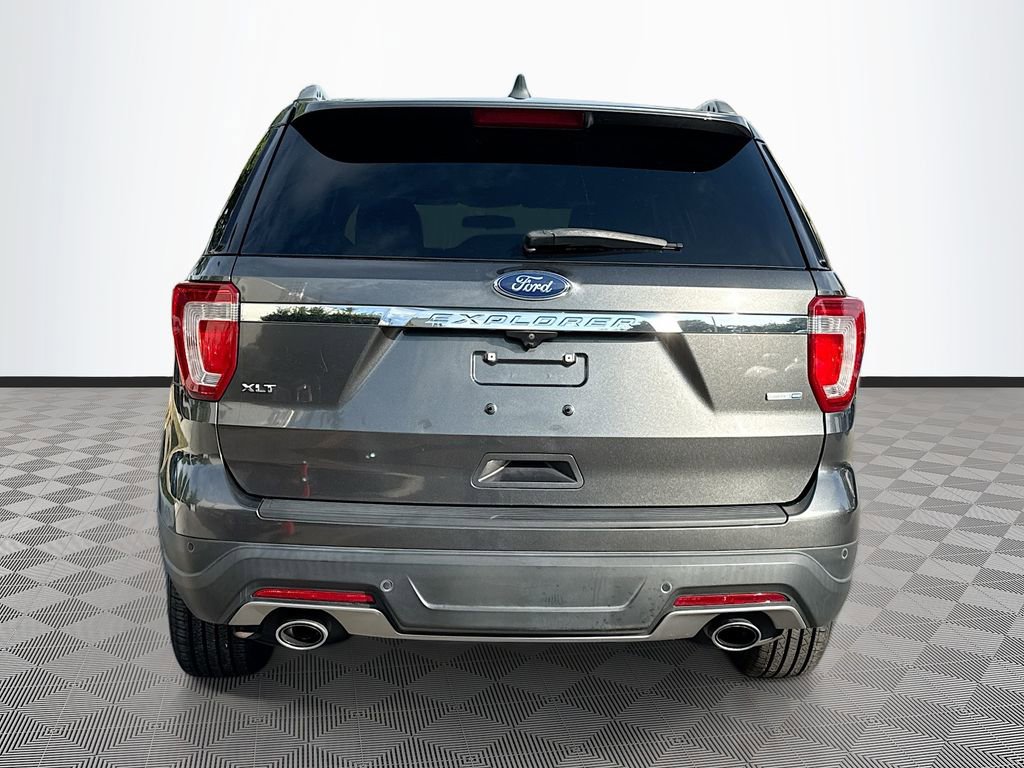 Used 2018 Ford Explorer XLT AWD/4WD image 7