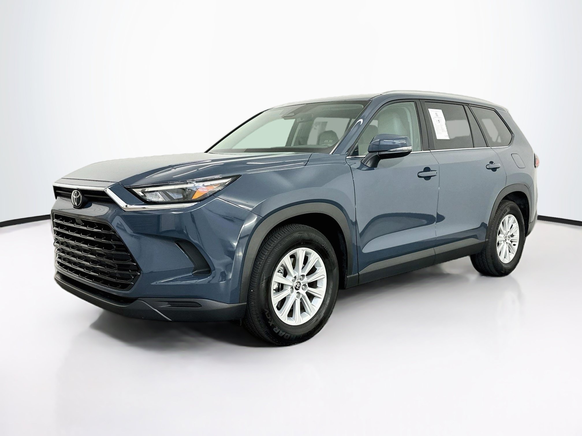 Used 2026 Toyota Grand Highlander AWD image 3