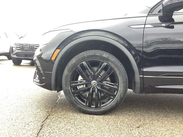 Used 2022 Volkswagen Tiguan SE R-Line image 39