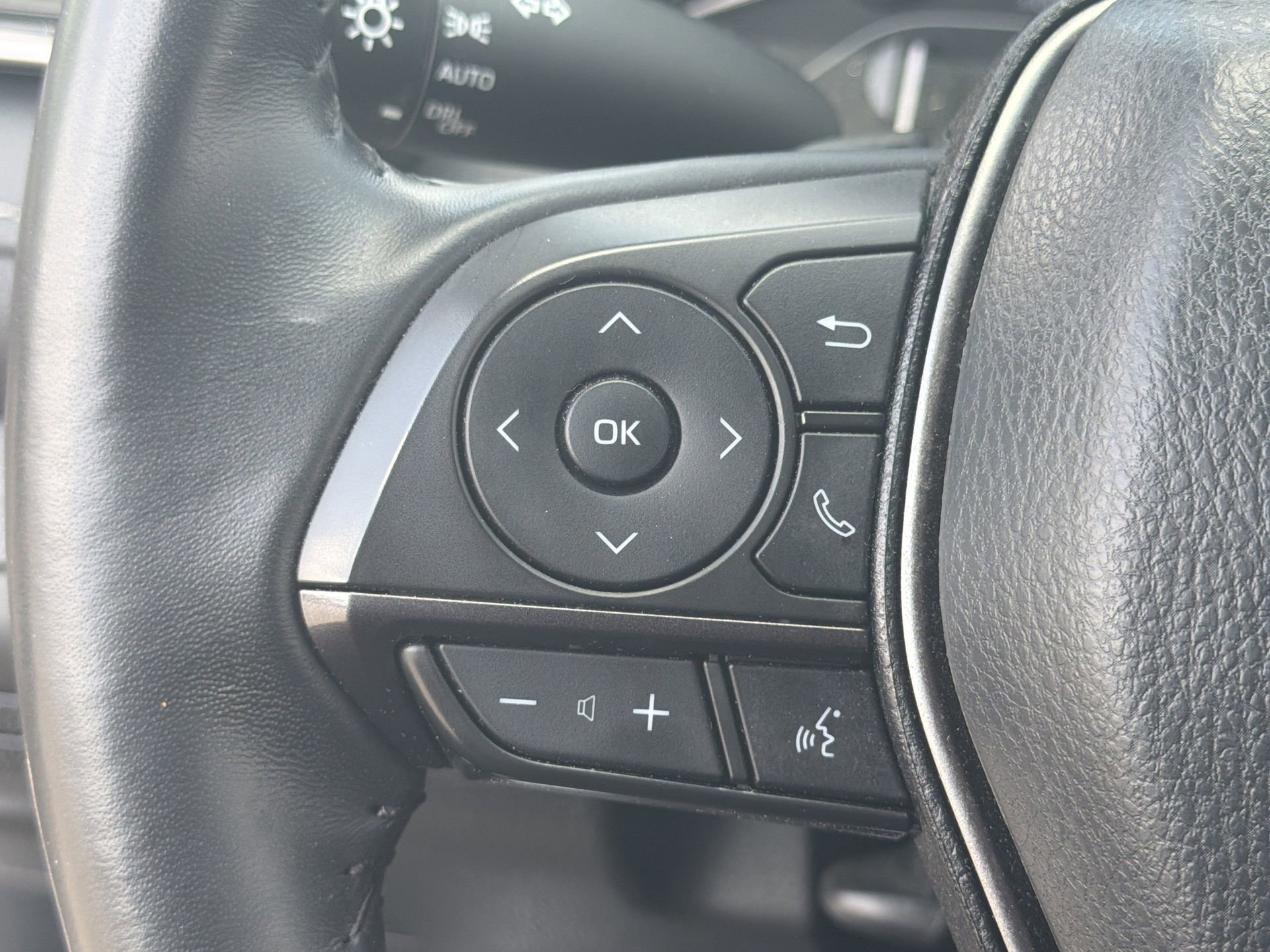 Used 2024 Toyota Camry SE w/ Convenience Package image 10