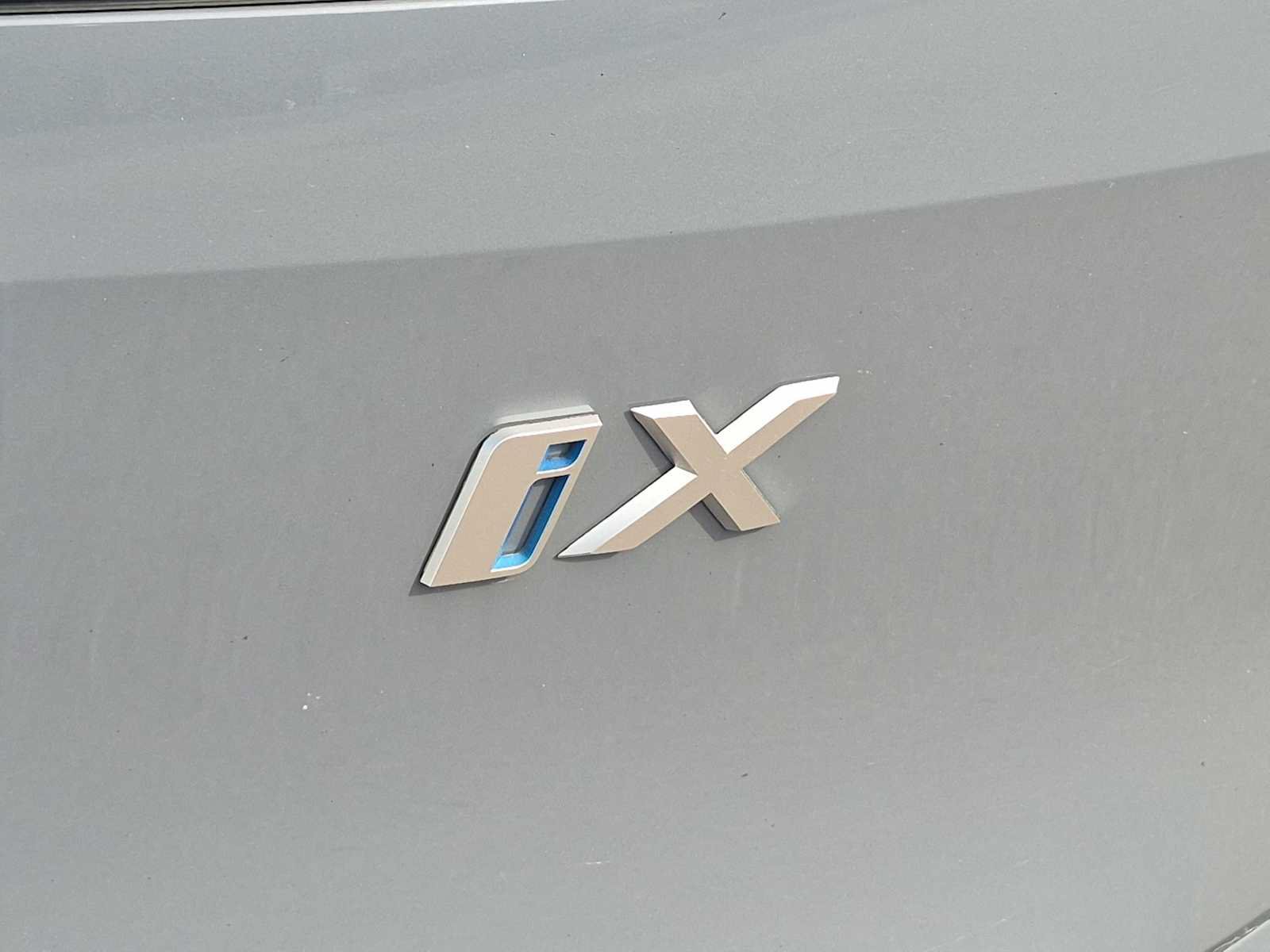 Used 2024 BMW iX xDrive50 w/ Premium Package AWD/4WD image 12