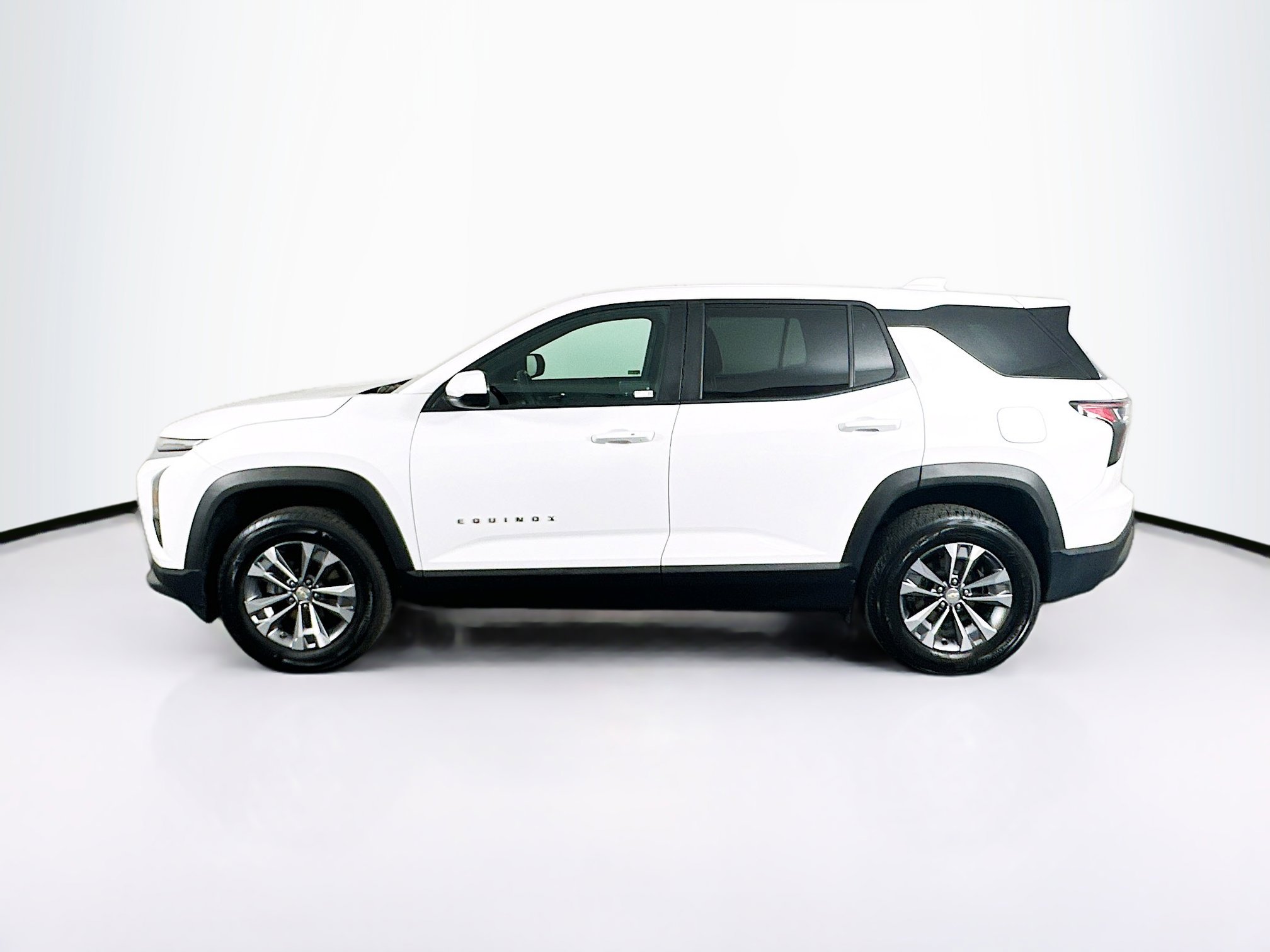 Used 2025 Chevrolet Equinox LT image 4