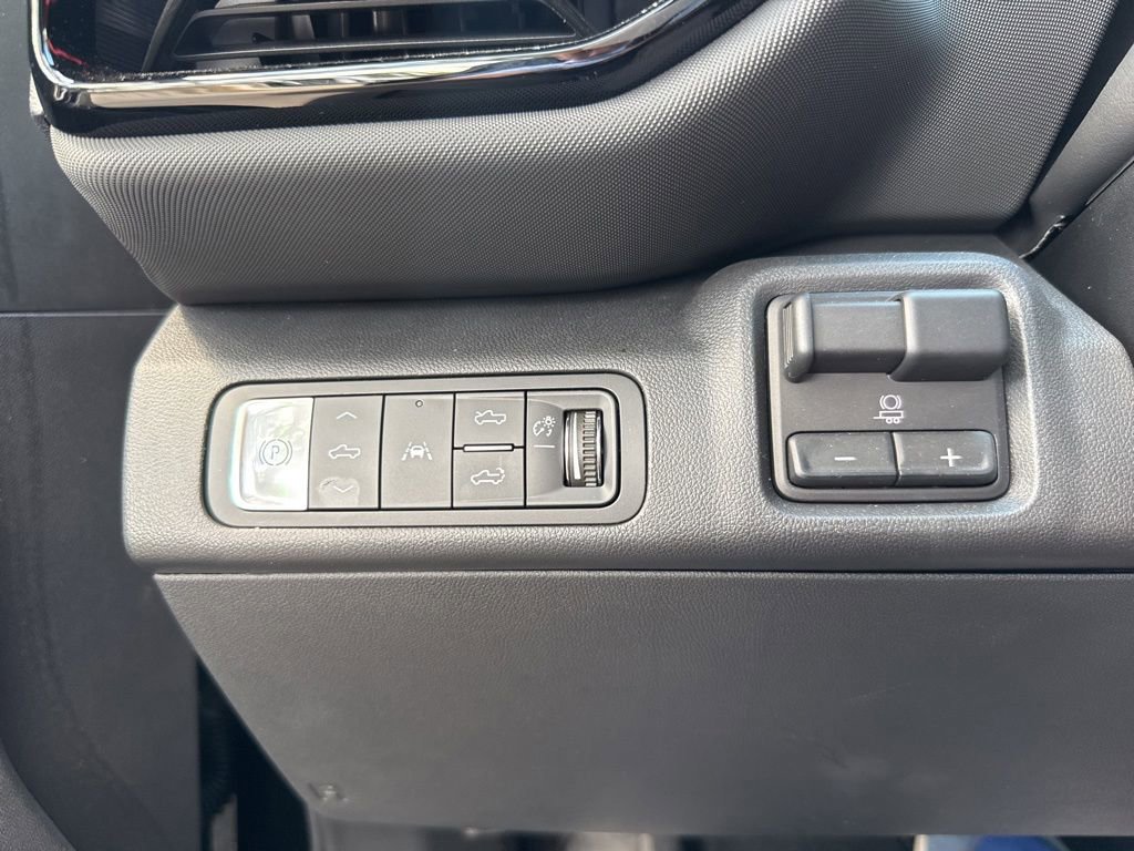 Used 2025 Chevrolet Silverado EV RST AWD/4WD image 55