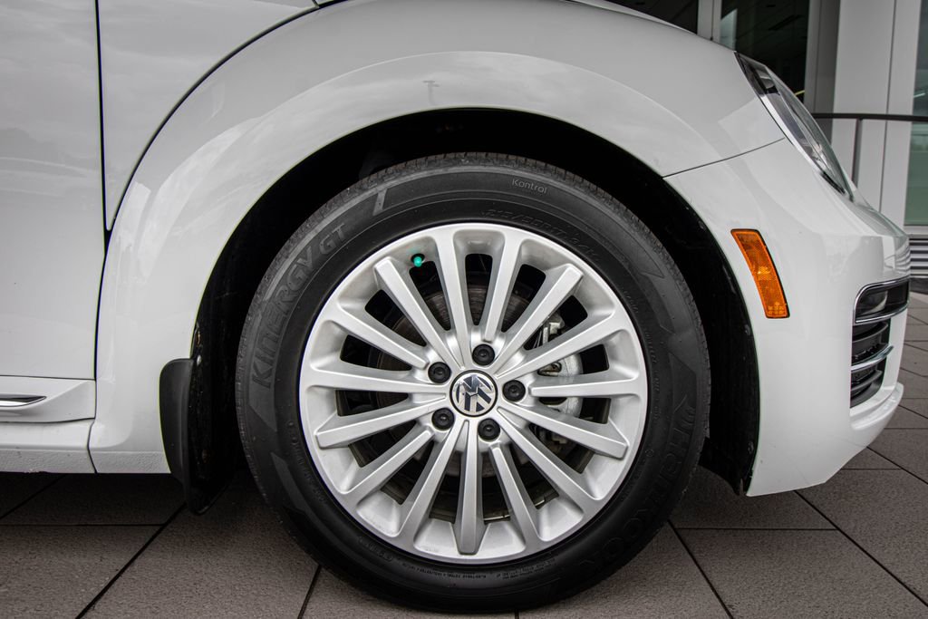 Used 2019 Volkswagen Beetle 2.0T SE FWD image 4